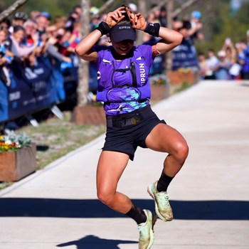 🤩 Ils nous ont fait rêver ! 

La fin de semaine dernière a été riche en émotions, en performance et en transpiration pour 6 de nos ambassadeurs 🏃‍♀️🏃‍♂️

🇷🇪 À La Réunion, @erikclavery a bouclé sa 6e Diagonale des Fous du @grandraidreunion en 31h56’16’’ et une très belle 26e place.

🏛️ Au @festival_des_templiers , une promotion presque 100% féminine avec :
🥇 @jajarousseau gagne les 17,3km de la VO2 Trail en 1h19’19’’ et est 8e scratch
🥉 @blandinelhirondel monte sur la 3e place des 80,8km du Grand Trail des Templiers en 7h48'13'', et termine 26e scratch
🥉 @julienrancon obtient également une belle 3e place au Marathon des Causses en 3h01’16’’
🏁 @anaorceau termine 16e femme en 15h09’48’’ après les 99,6km de l’Endurance Trail
👩‍🍼 @mariondeles atteint le Top 10 du Marathon des Causses en 3h58’05’’, terminant 7e femme de la course, seulement 4 mois après la naissance de son bébé.

💪 Un grand bravo avec eux, la Team Melto est tellement fière de vous avoir à ses côtés 🐝

Et si on leur donnait un maximum d’applaudissements pour ces performances ? 👏👏

#meltonic #nutritonsportive #templiers #diagonalesdesfous #trail #running